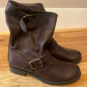 Frye Veronica mid calf moto boot. NEW